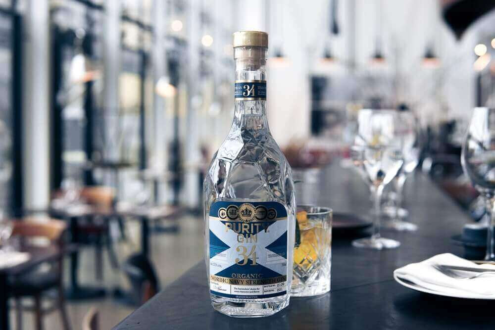 Ett svenskt exempel på Navy Strength är skånska Purity Nordic Navy Strength Organic Gin